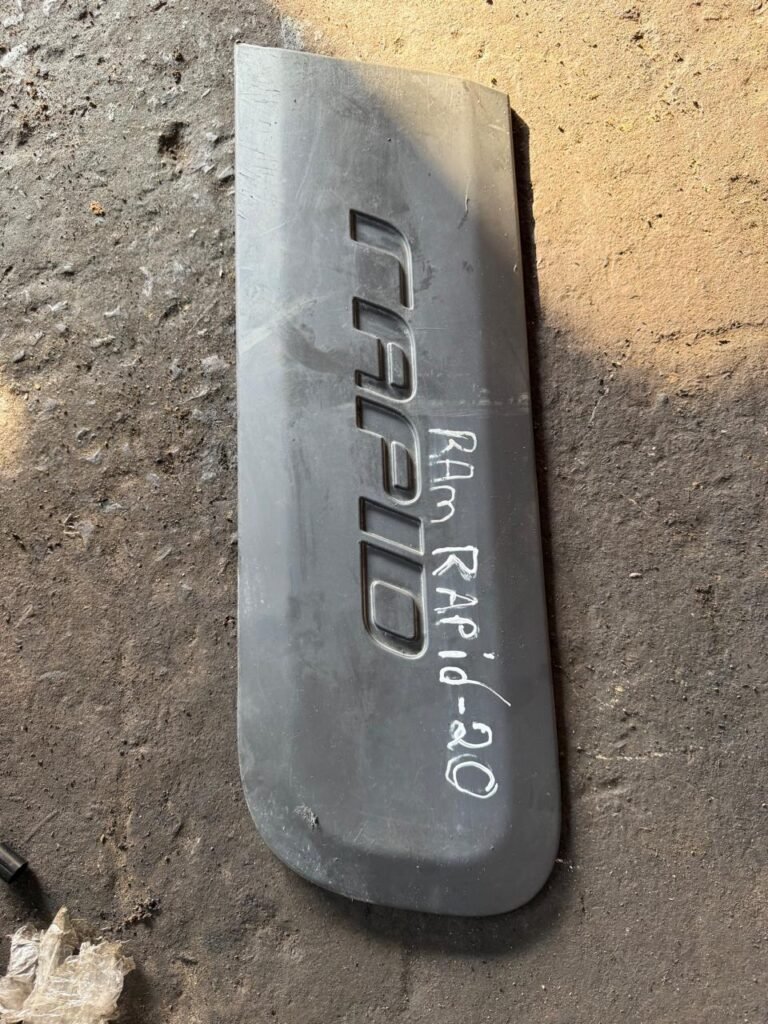Plastico puerta Ram Rapid 2020