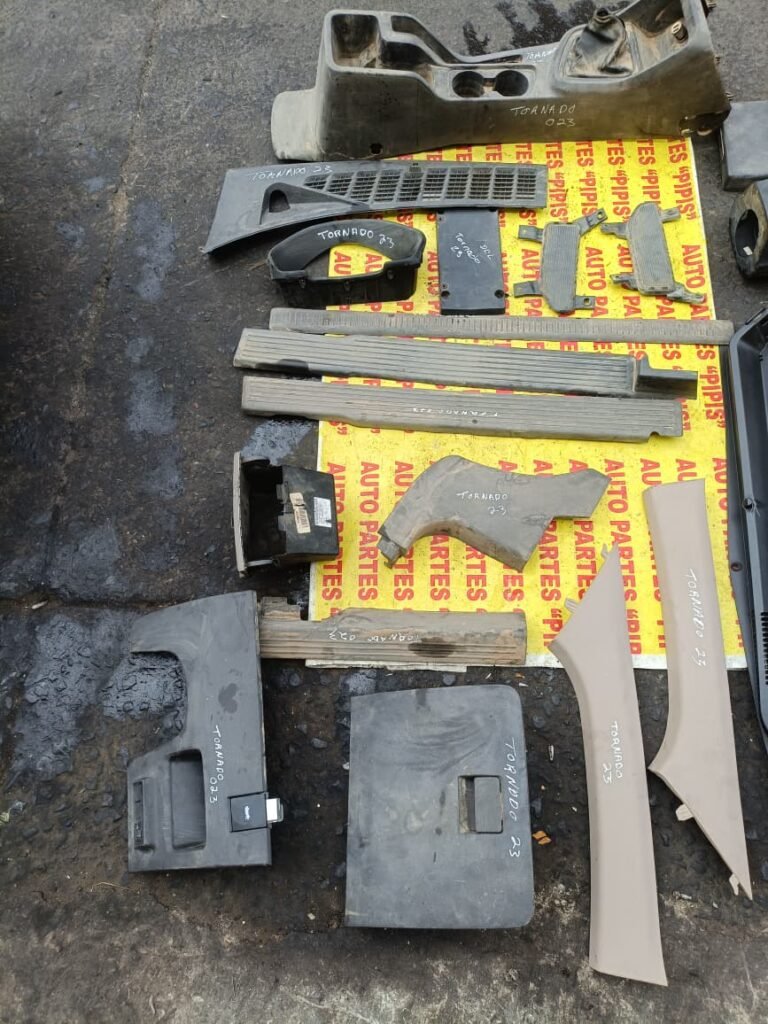 Kit plastico Chevrolet Tornado 2023