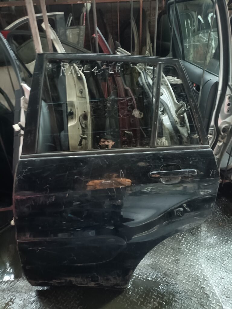 Puerta trasera izquierda Toyota Rav4 2006
