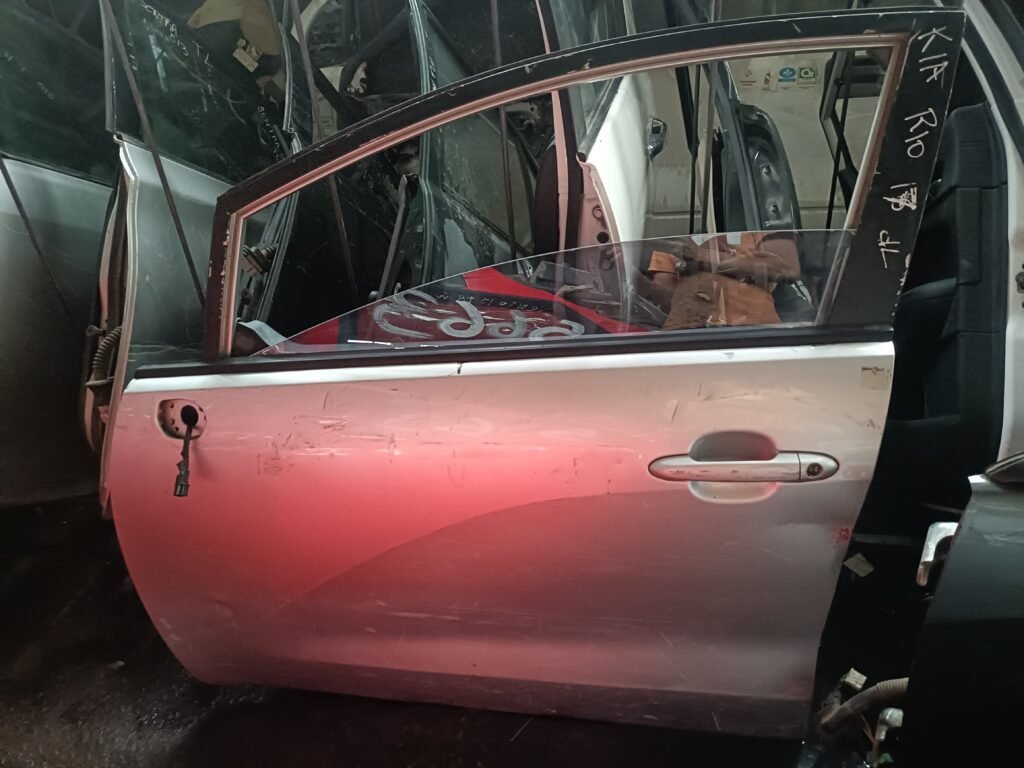 Puerta delantera izquierda Kia Forte 2017
