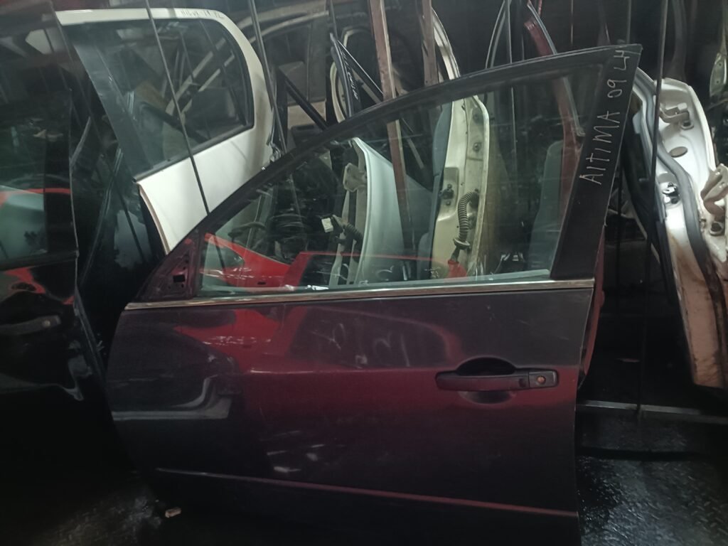 Puerta delantera izquierda Nissan Altima 2009