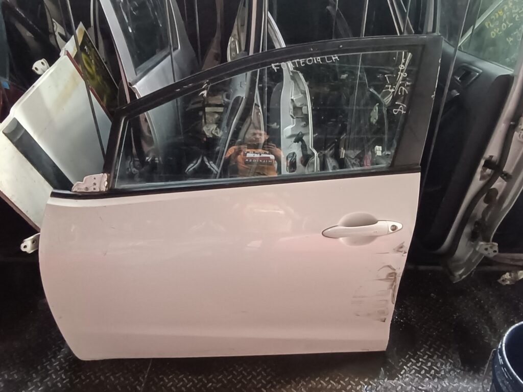 Puerta delantera izquierda Kia Forte 2018