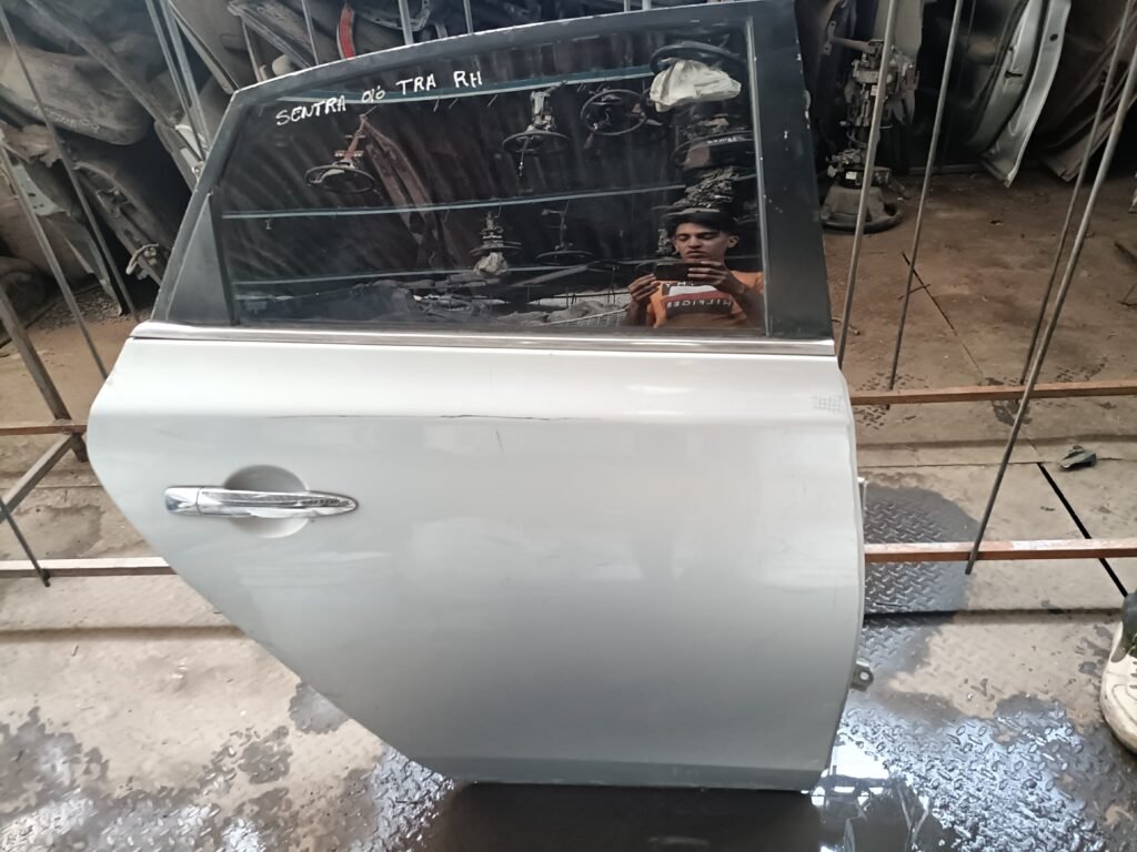 Puerta trasera derecha Nissan Sentra 2010