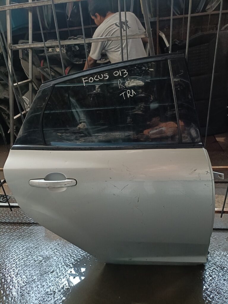 Puerta trasera derecha Ford Focus 2013