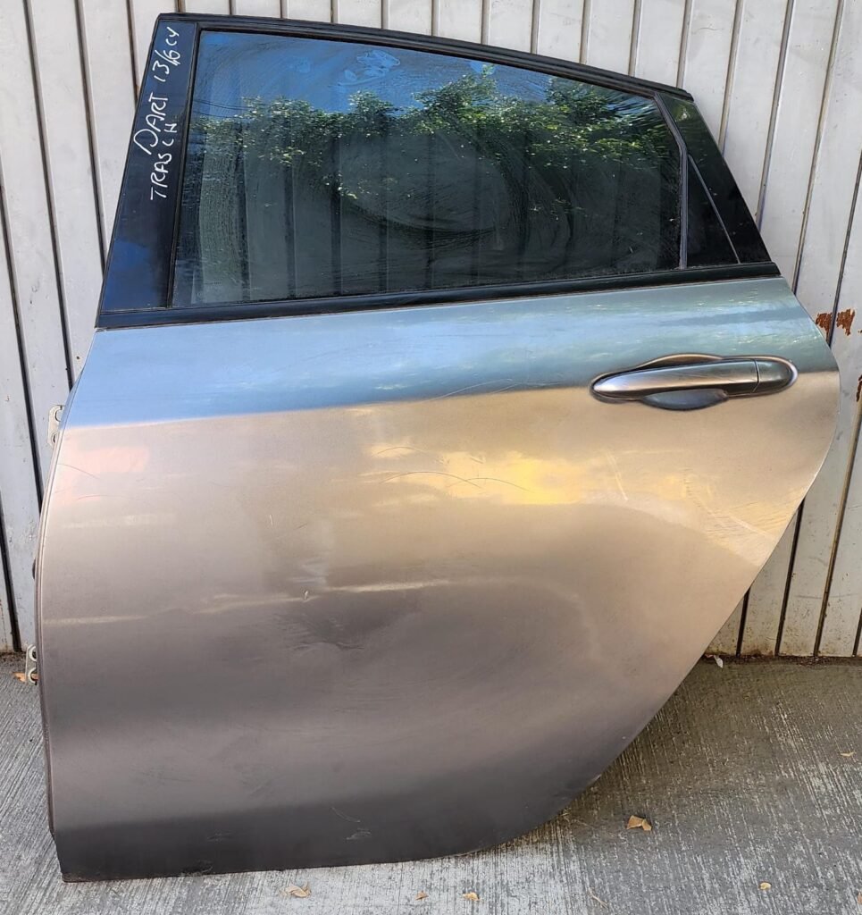 Puerta tracera izquierda Dodge dart 2013/2016