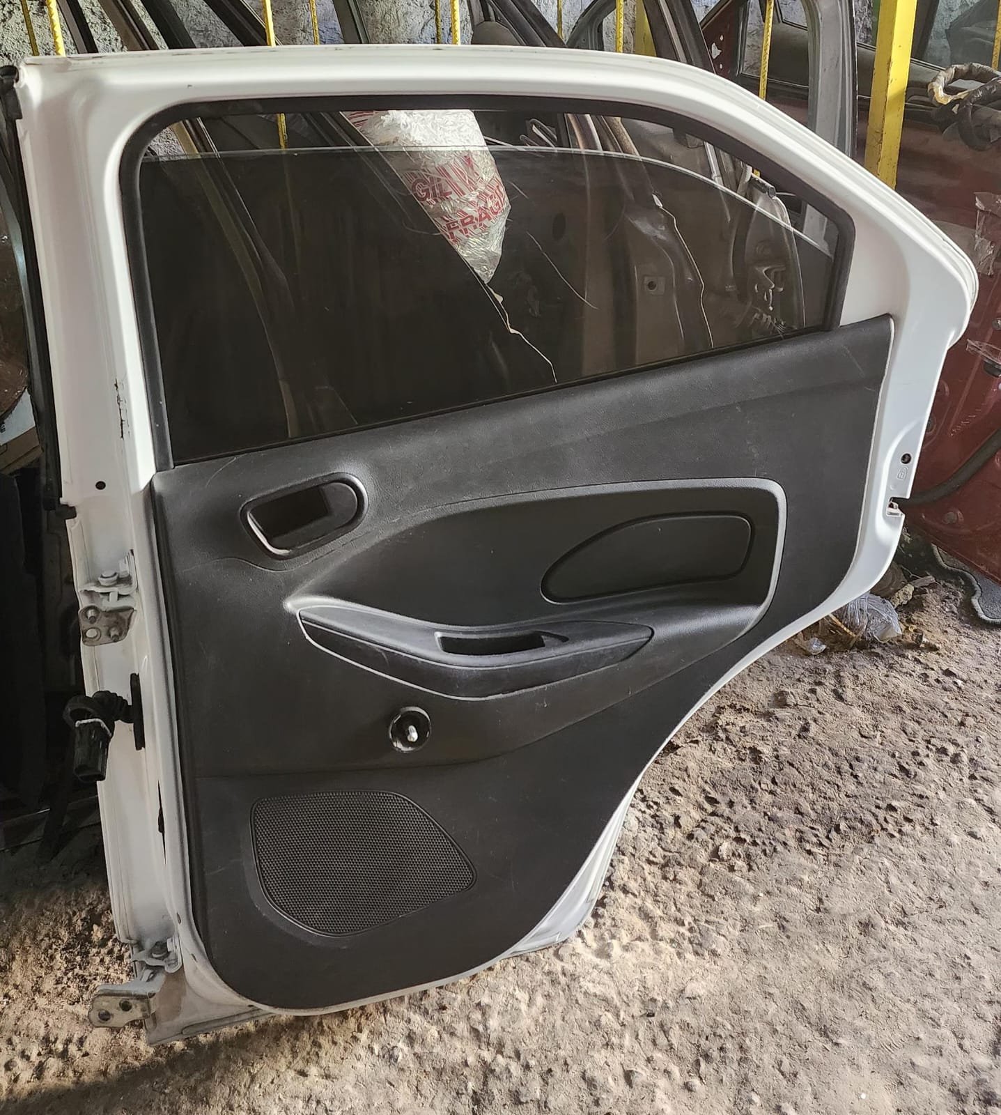 WhatsApp Image 2026-06-13 at 1.05.52 PM Puerta tracera derecha Completa Ford figo 2016/2024 - Image 6