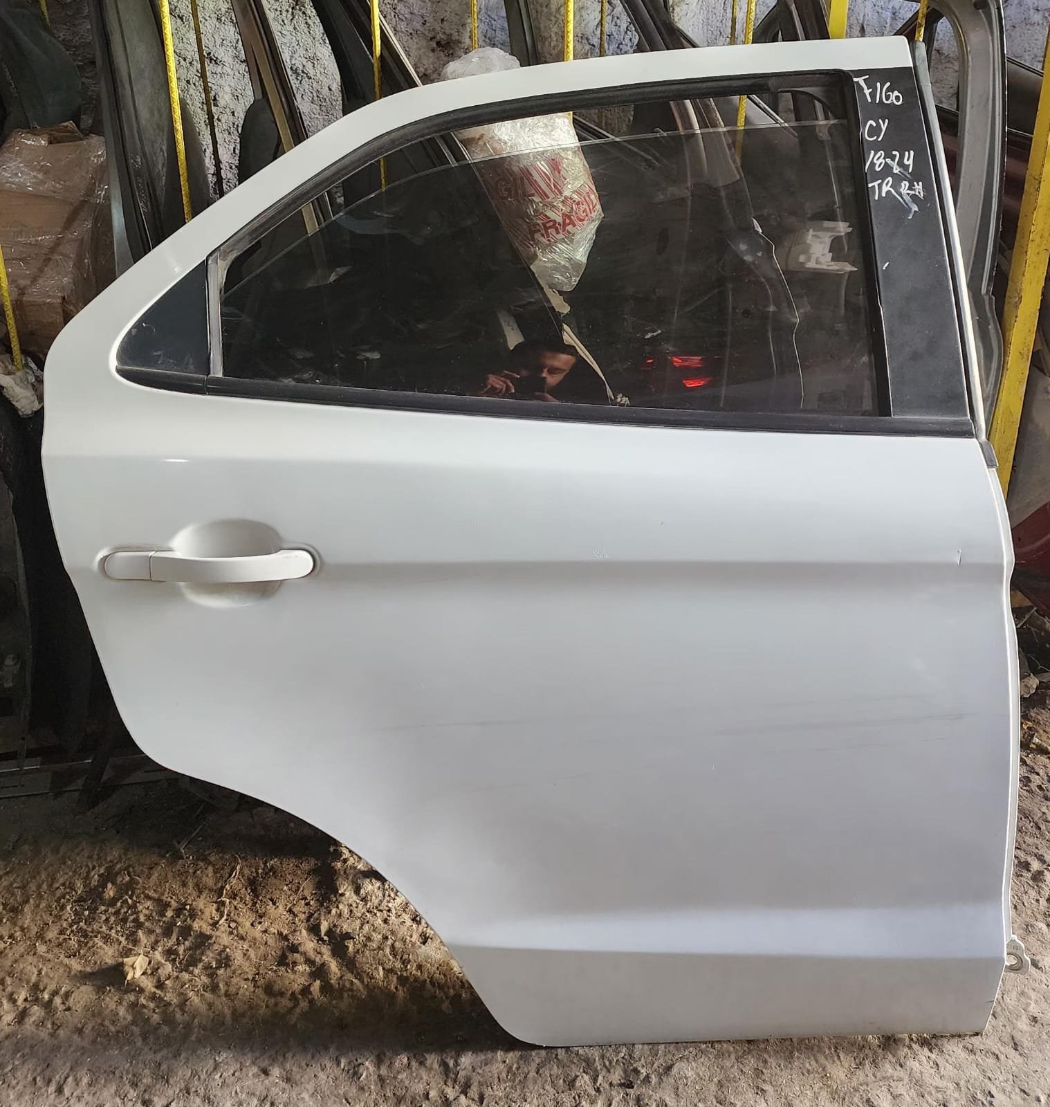 WhatsApp Image 2026-06-13 at 1.05.53 PM (1) Puerta tracera derecha Completa Ford figo 2016/2024 - Image 3