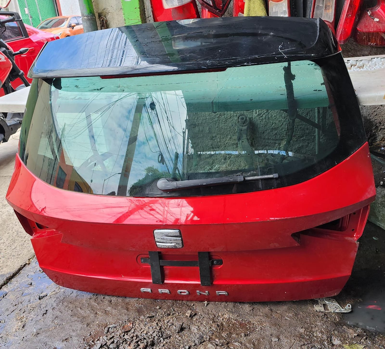 WhatsApp Image 2026-06-13 at 1.09.48 PM (1) Tapa cajuela 5ta puerta Seat arona 2017/2022 - Image 3