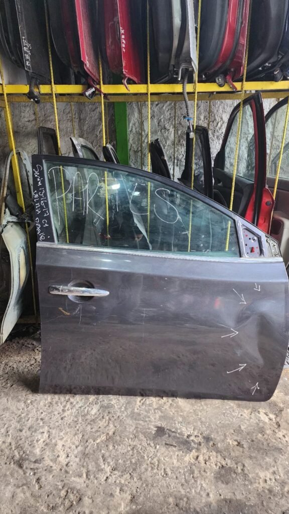 Puerta delantera derecha detalle Nissan sentra 2014/2017
