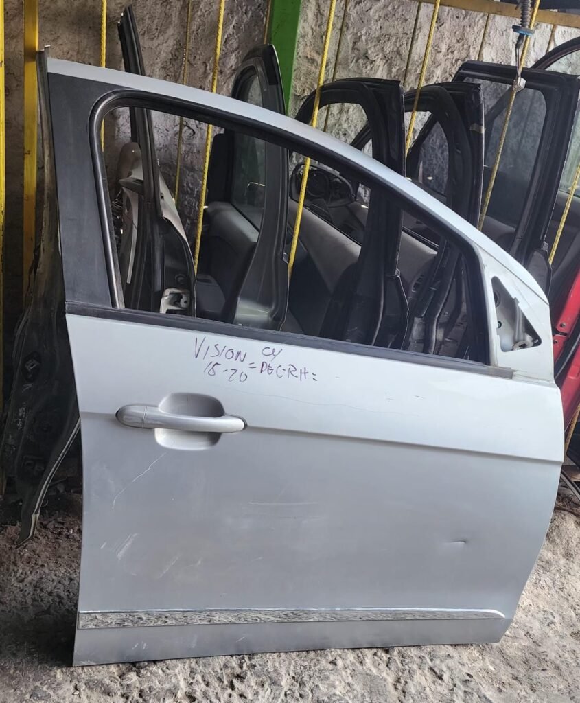 Puerta delantera derecha Dodge vision 2015/2020