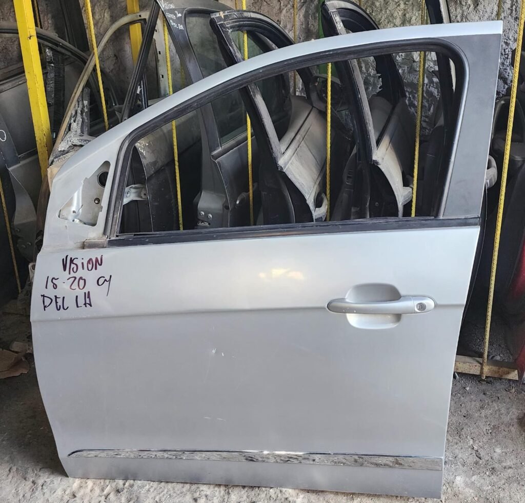 Puerta delantera izquierda Completa Dodge vision 2015/2020