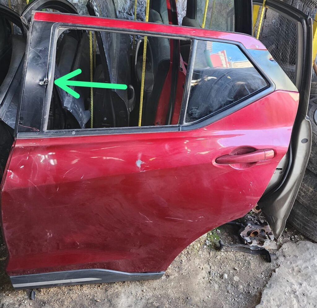 Puerta travera izquierda detalle Nissan kicks 2017/2022
