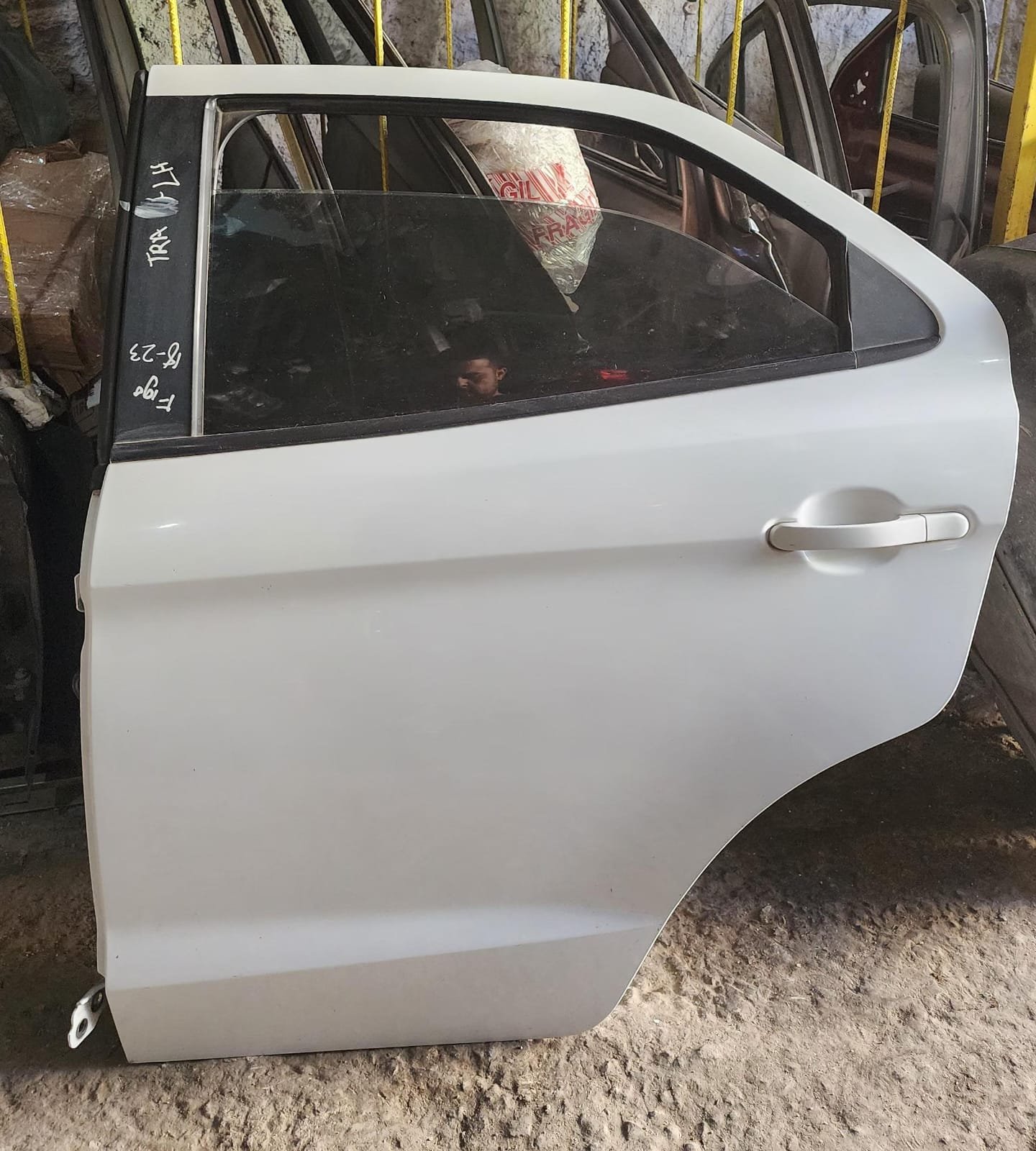 WhatsApp Image 2026-06-13 at 1.28.09 PM (3) Puerta tracera izquierda Completa Ford figo 2016/2024 - Image 2