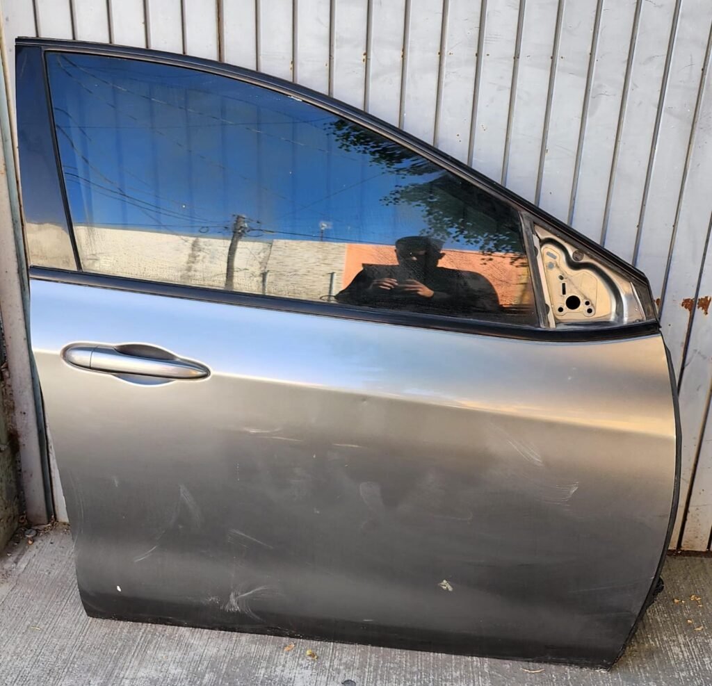 Puerta delantera derecha Dodge dart 2013/2016