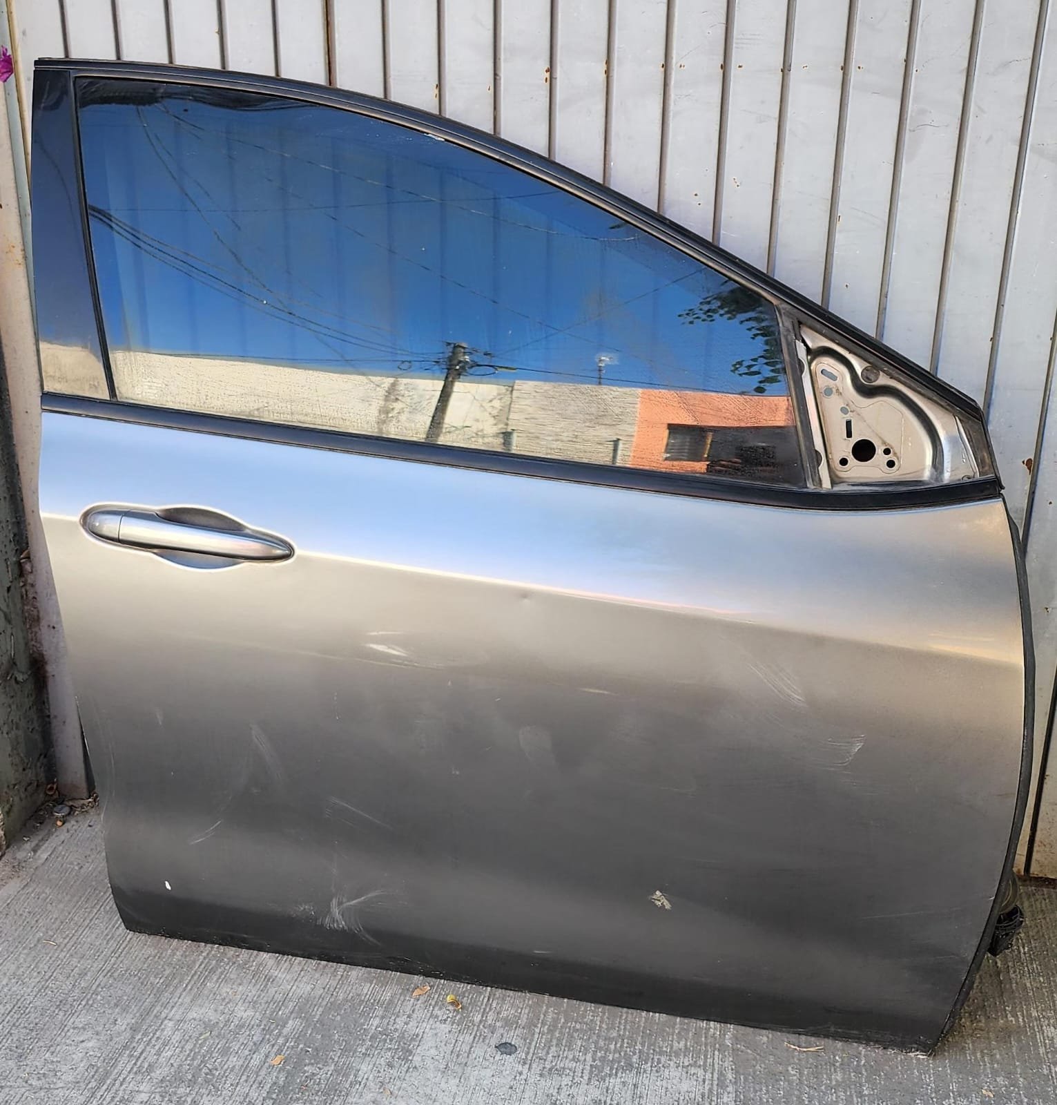 WhatsApp Image 2026-06-13 at 12.51.17 PM Puerta delantera derecha Dodge dart 2013/2016 - Image 5