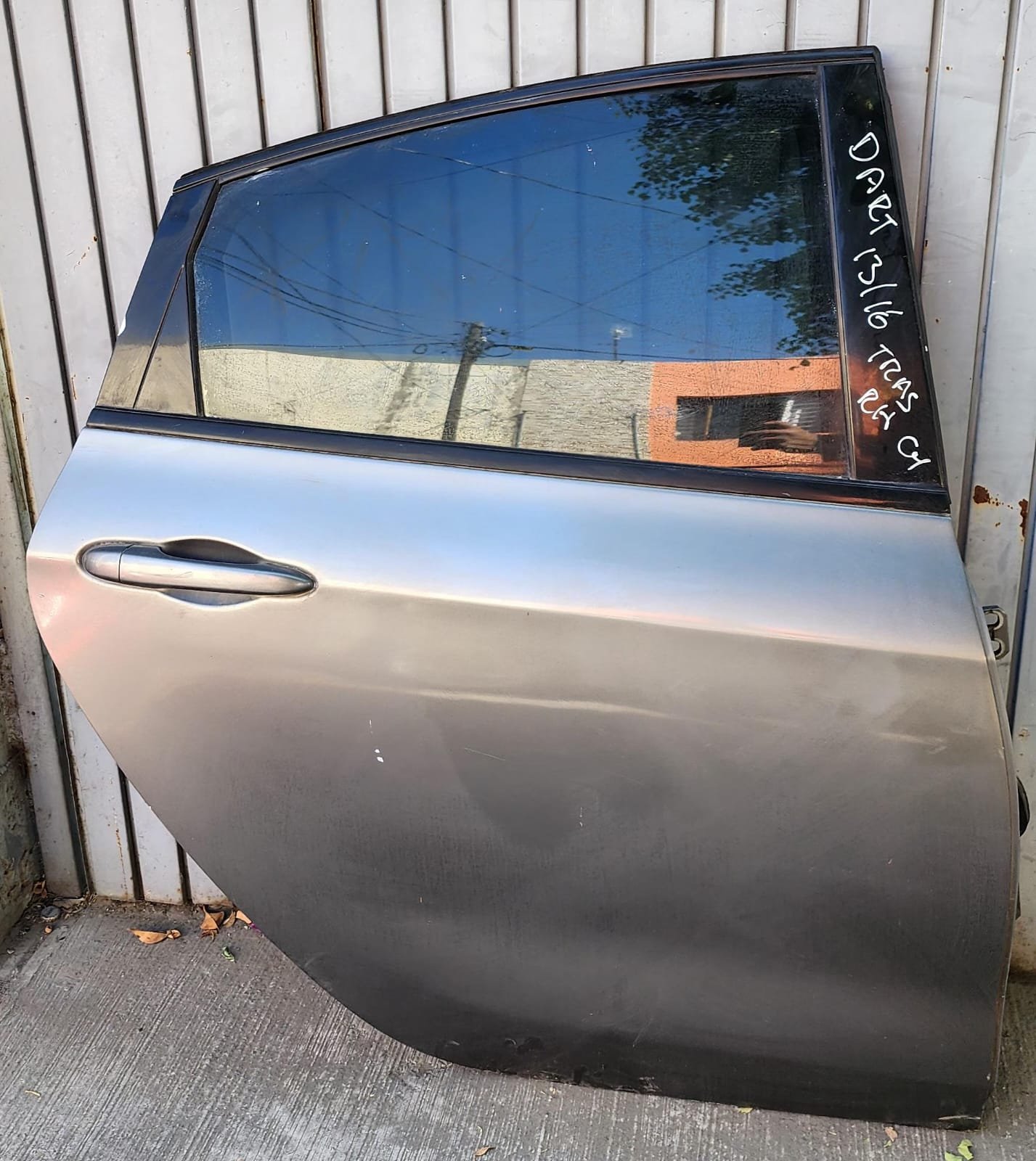 WhatsApp Image 2026-06-13 at 12.53.09 PM (2) Puerta tracera derecha Dodge dart 2013/2016 - Image 2