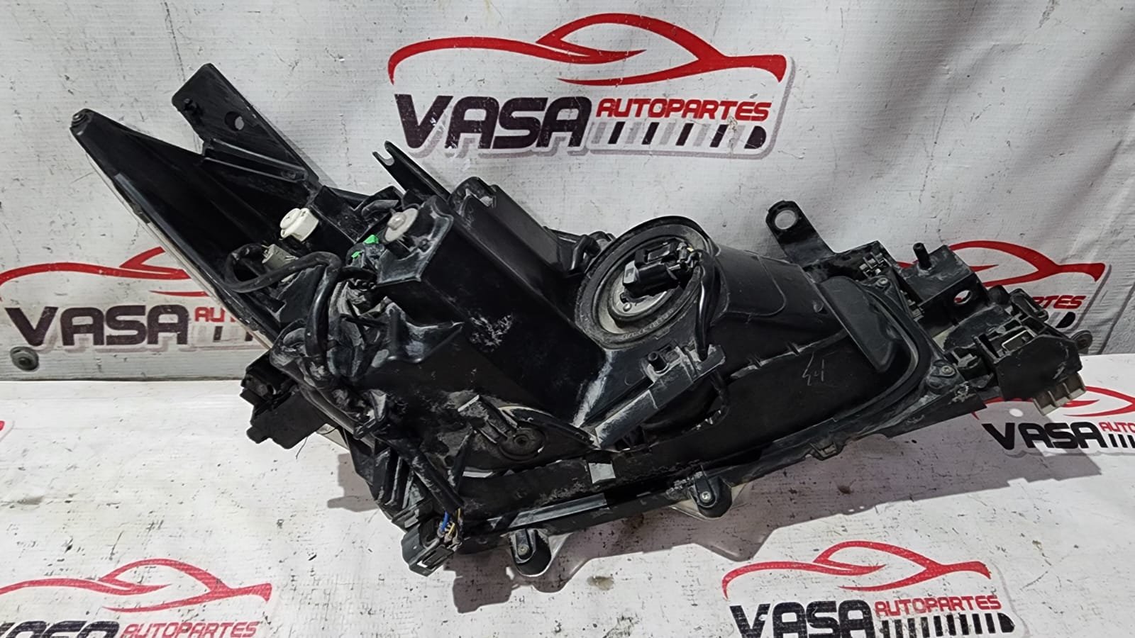 faro izquierdo halógeno mazda 3 2017–2018 con detalle faro izquierdo halógeno mazda 3 2017–2018 con detalle