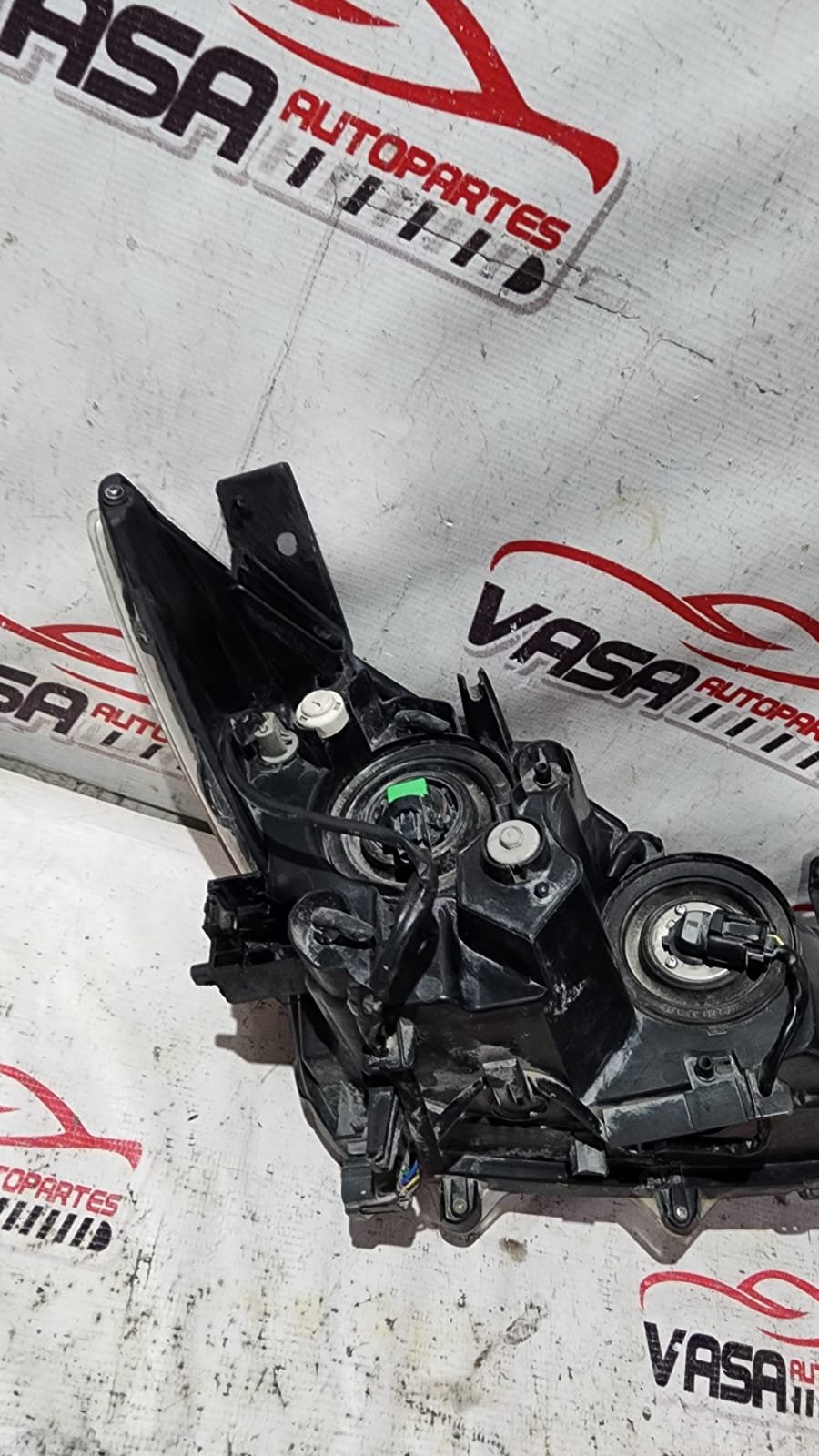 faro izquierdo halógeno mazda 3 2017–2018 con detalle faro izquierdo halógeno mazda 3 2017–2018 con detalle