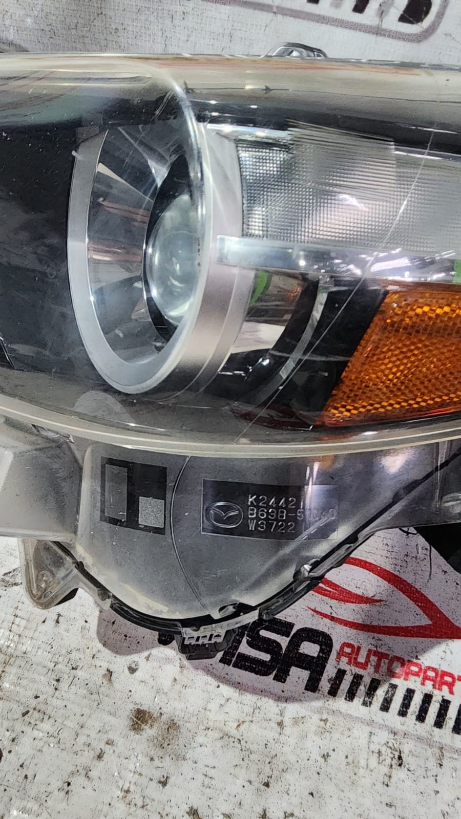 faro izquierdo halógeno mazda 3 2017–2018 con detalle faro izquierdo halógeno mazda 3 2017–2018 con detalle