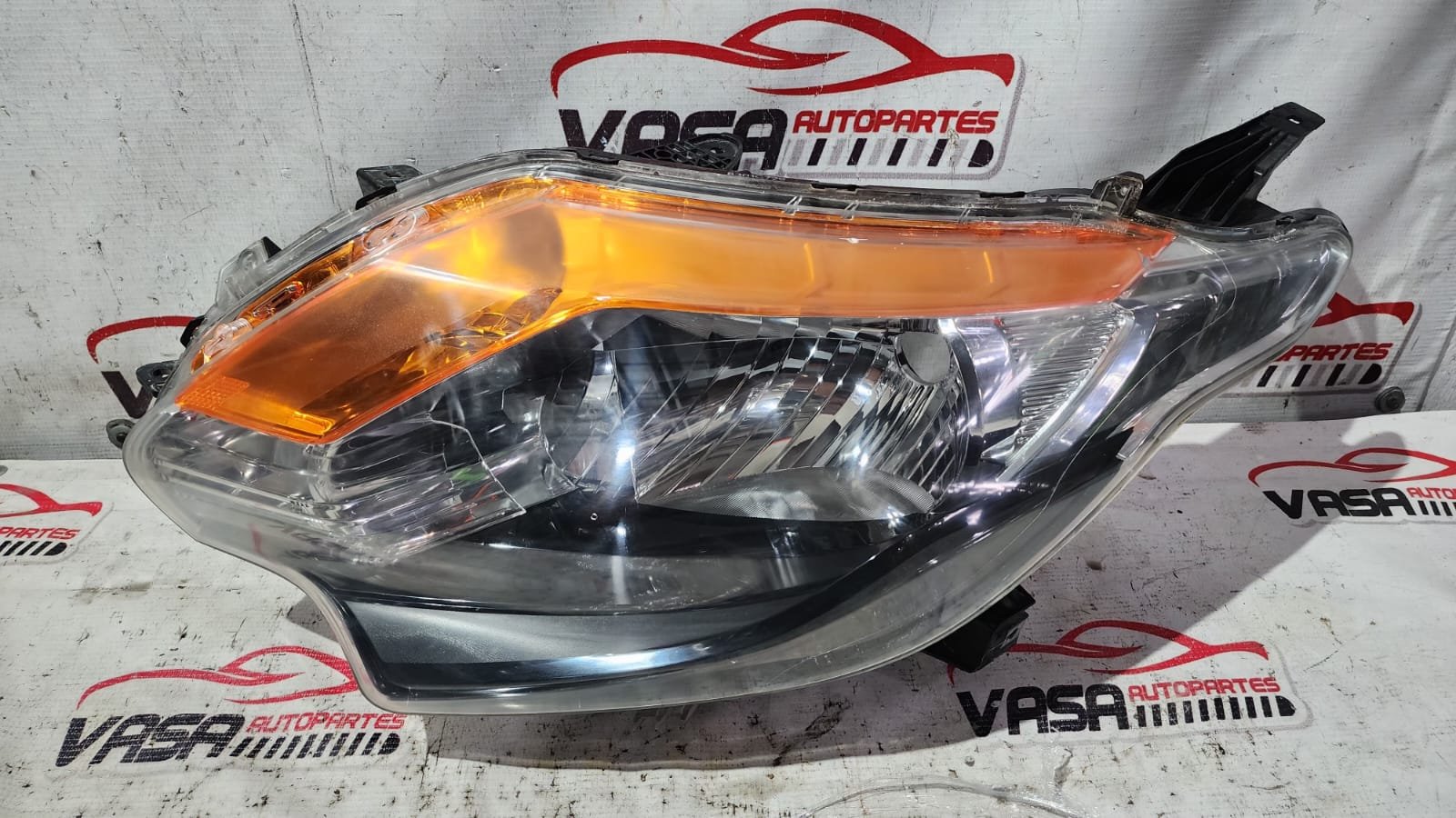 faro izquierdo halógeno mitsubishi l200 2016–2019 faro izquierdo halógeno mitsubishi l200 2016–2019