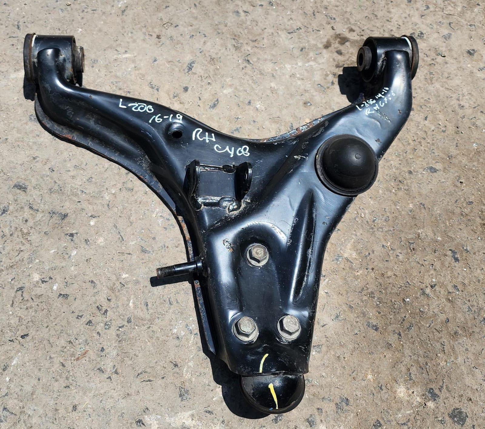 horquilla inferior derecha mitsubishi l200 2016–2019 horquilla inferior derecha mitsubishi l200 2016–2019