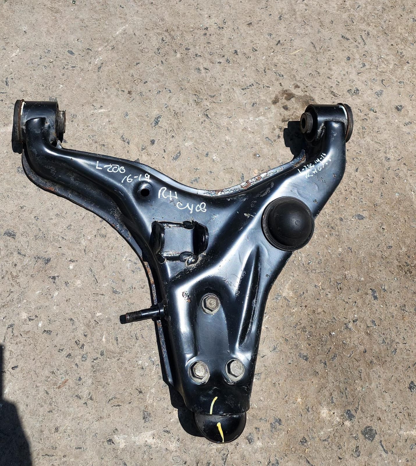 horquilla inferior derecha mitsubishi l200 2016–2019 horquilla inferior derecha mitsubishi l200 2016–2019