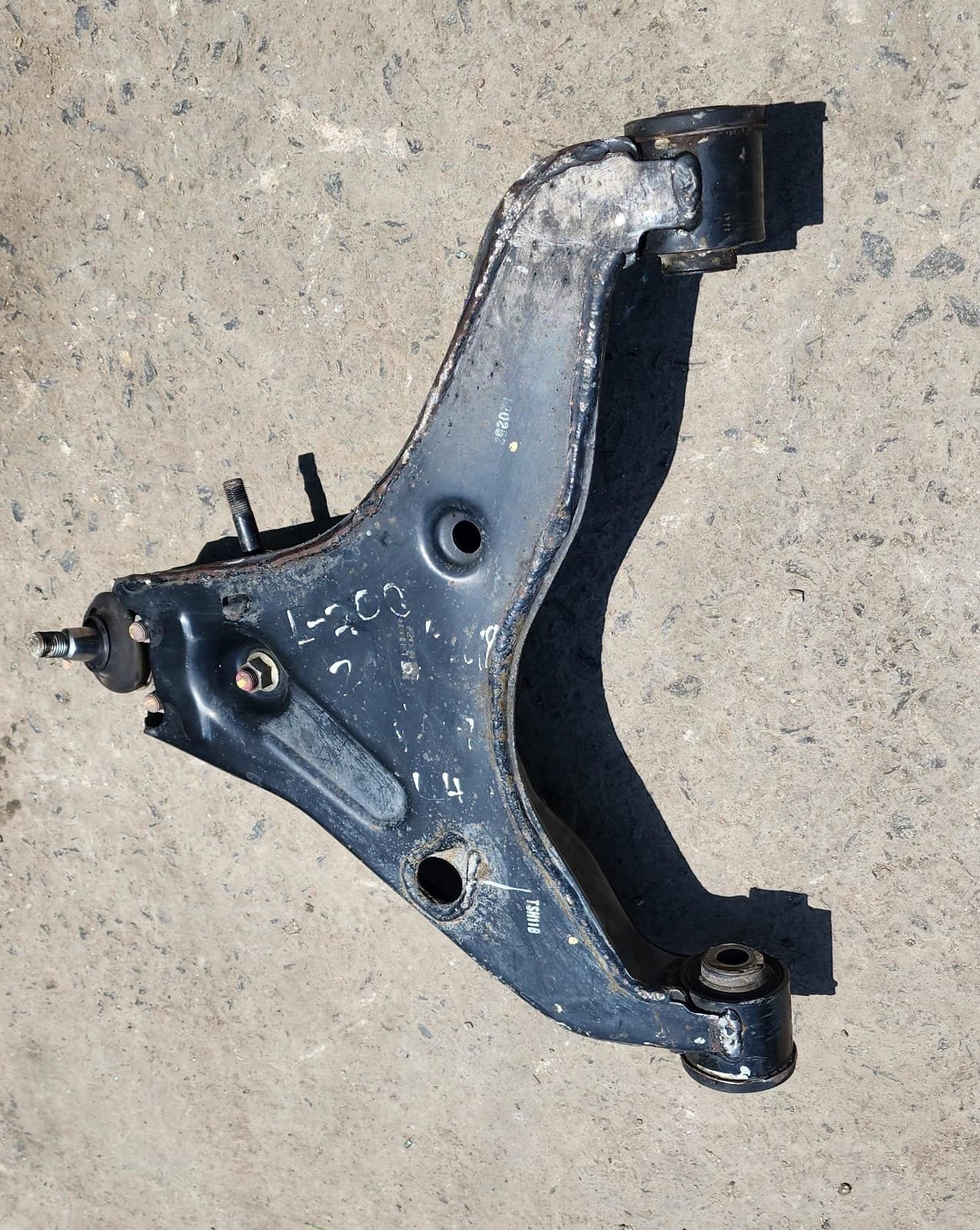 horquilla inferior izquierda mitsubishi l200 2016–2019 horquilla inferior izquierda mitsubishi l200 2016–2019