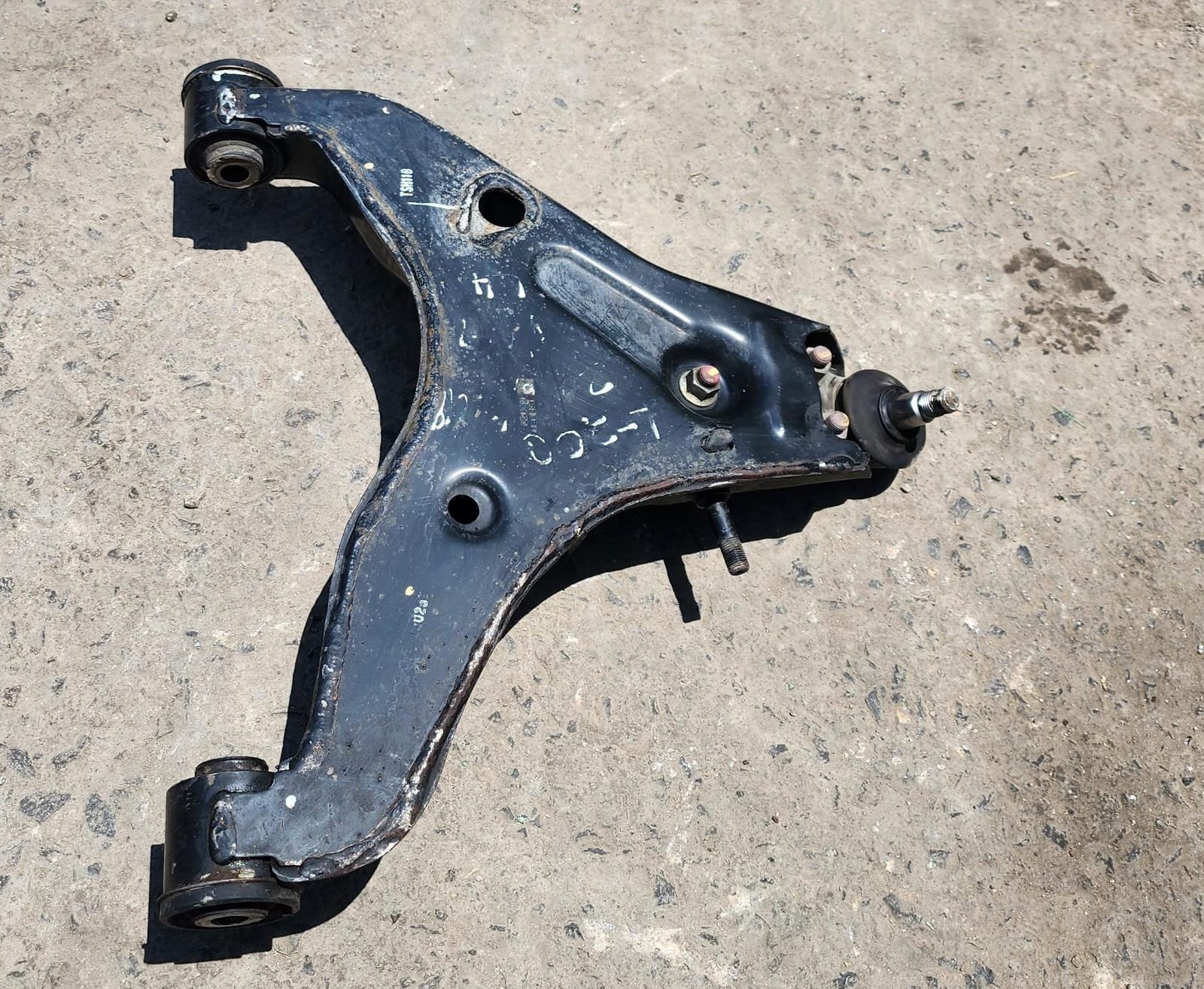 horquilla inferior izquierda mitsubishi l200 2016–2019 horquilla inferior izquierda mitsubishi l200 2016–2019