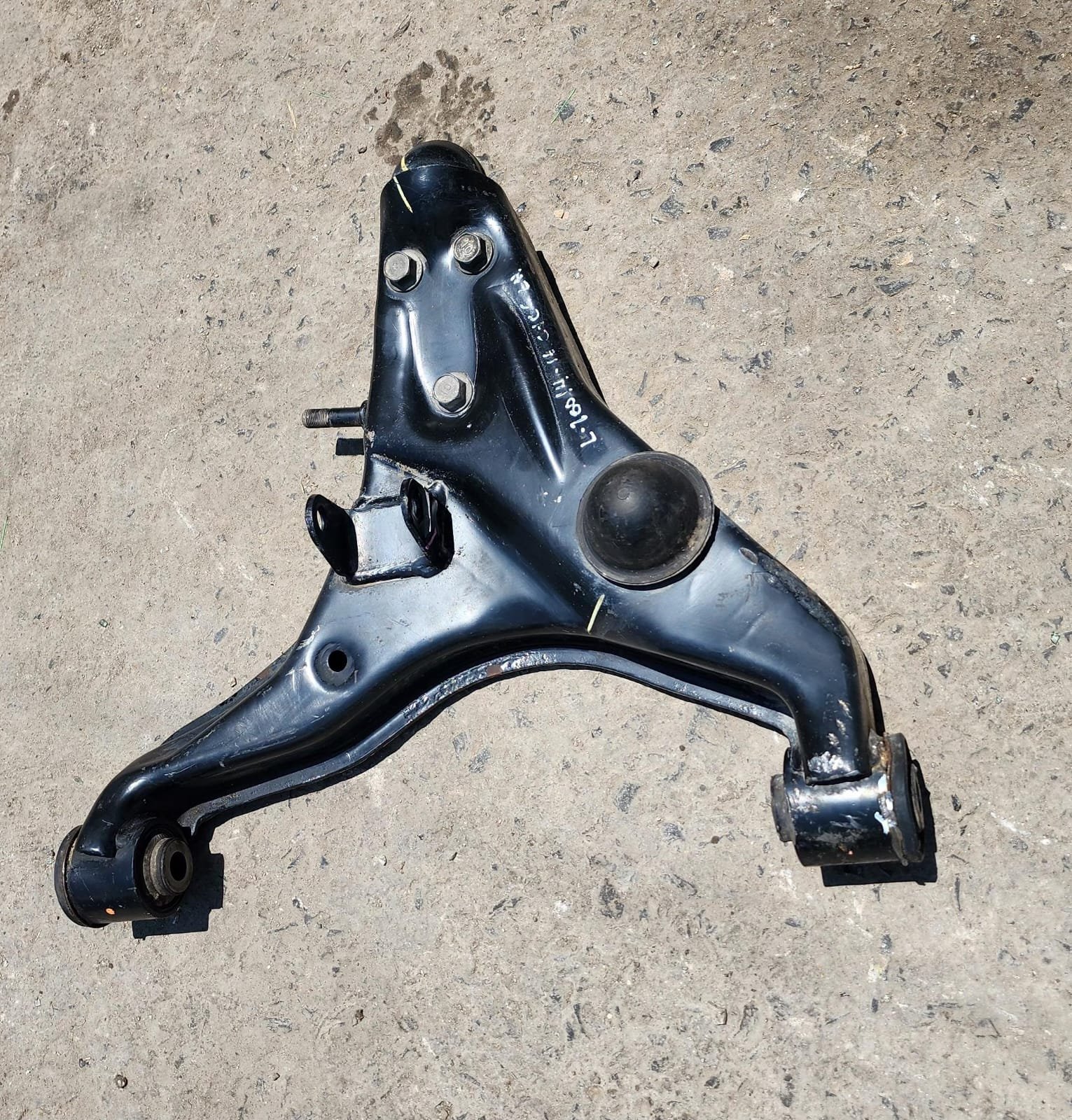 horquilla inferior izquierda mitsubishi l200 2016–2019 horquilla inferior izquierda mitsubishi l200 2016–2019
