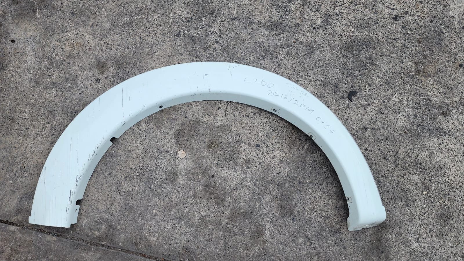 moldura arco costado trasero derecho mitsubishi l200 2016–2019 moldura arco costado trasero derecho mitsubishi l200 2016–2019