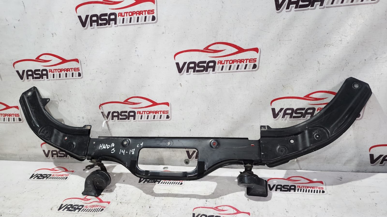 moldura superior marco radiador mazda 3 2014/2018 moldura superior marco radiador mazda 3 2014/2018