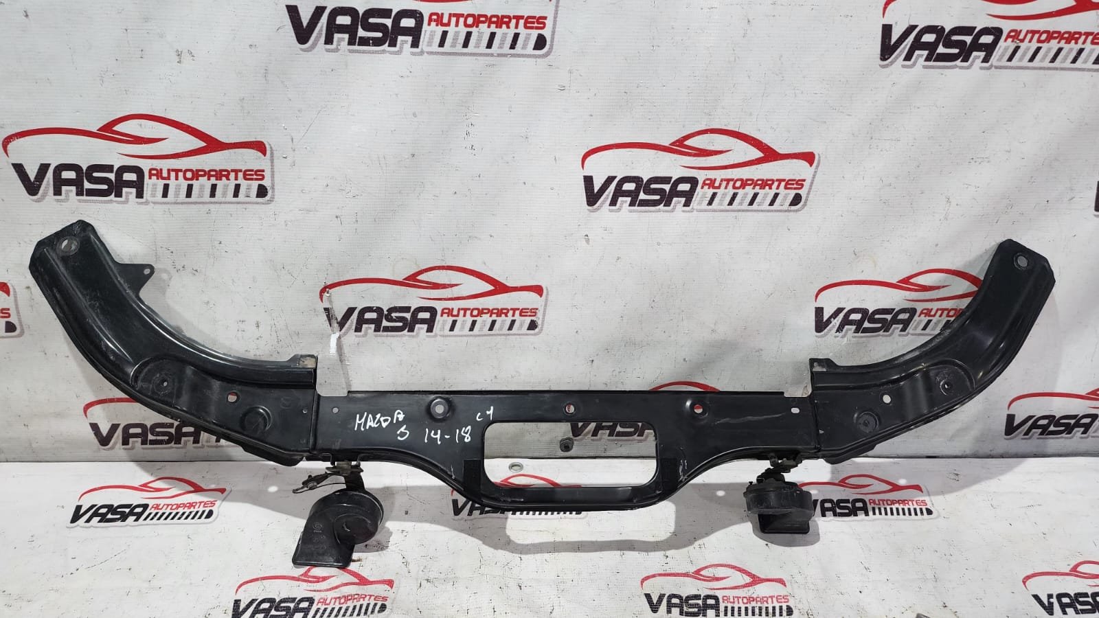moldura superior marco radiador mazda 3 2014/2018 moldura superior marco radiador mazda 3 2014/2018