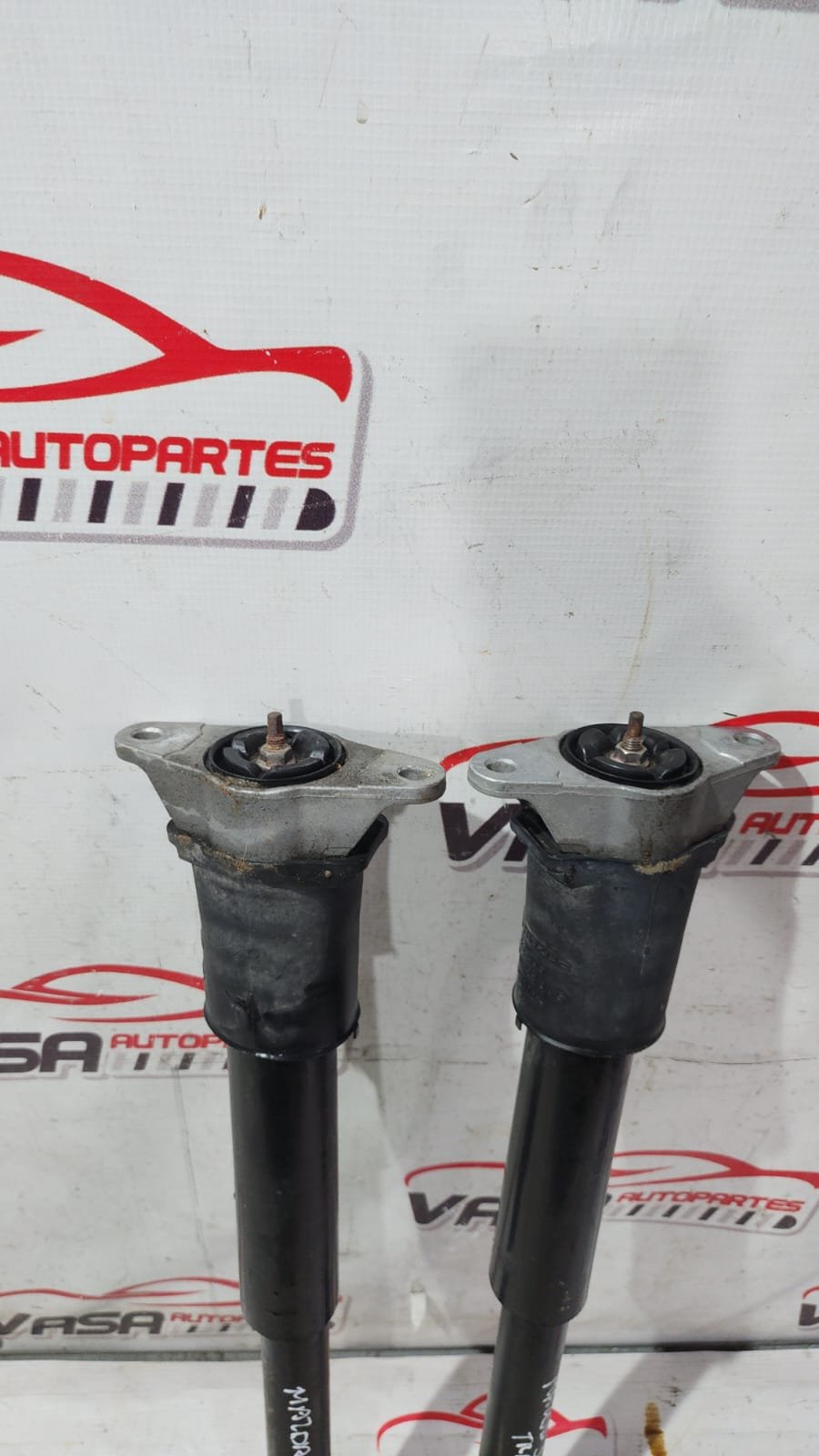 par de amortiguadores traseros originales mazda 3 2014–2018 par de amortiguadores traseros originales mazda 3 2014–2018