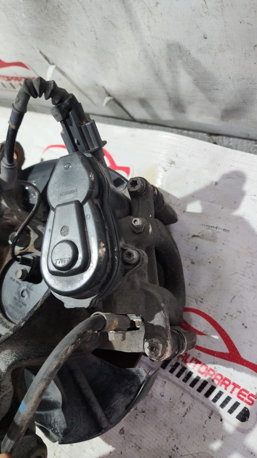 portamango trasero derecho mazda 3 2017–2018 con freno electrónico portamango trasero derecho mazda 3 2017–2018 con freno electrónico