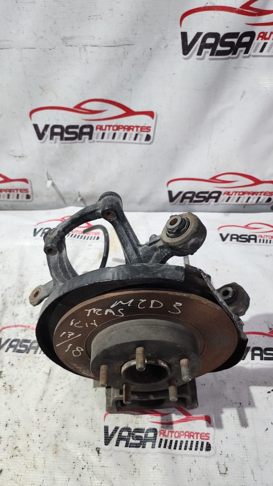 portamango trasero derecho mazda 3 2017–2018 con freno electrónico portamango trasero derecho mazda 3 2017–2018 con freno electrónico