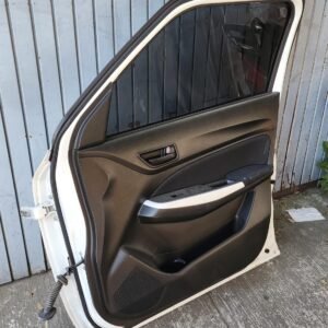 puerta delantera derecha con detalle suzuki swift 2018–2023