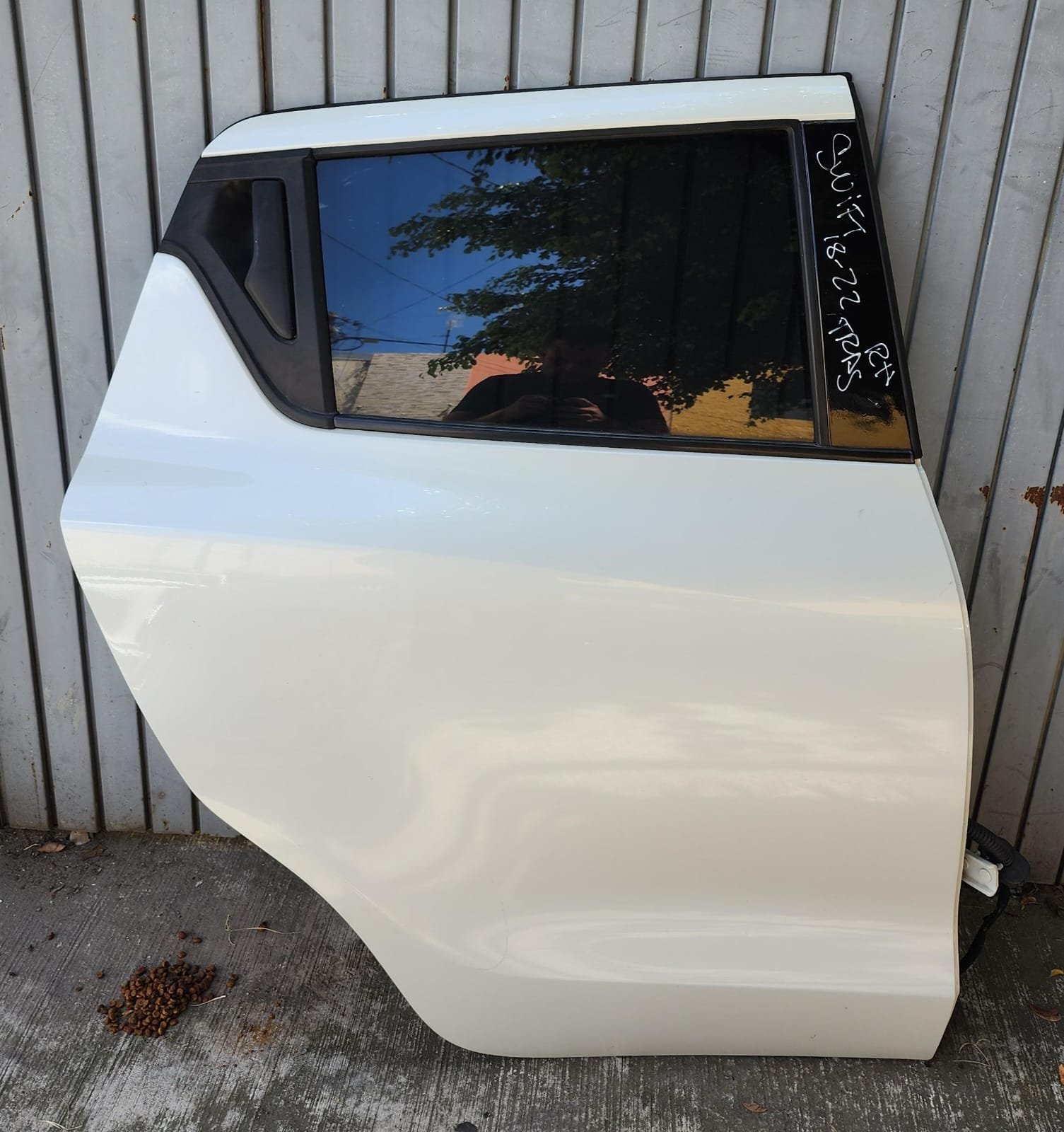 puerta trasera derecha completa suzuki swift 2018–2023 puerta trasera derecha completa suzuki swift 2018–2023