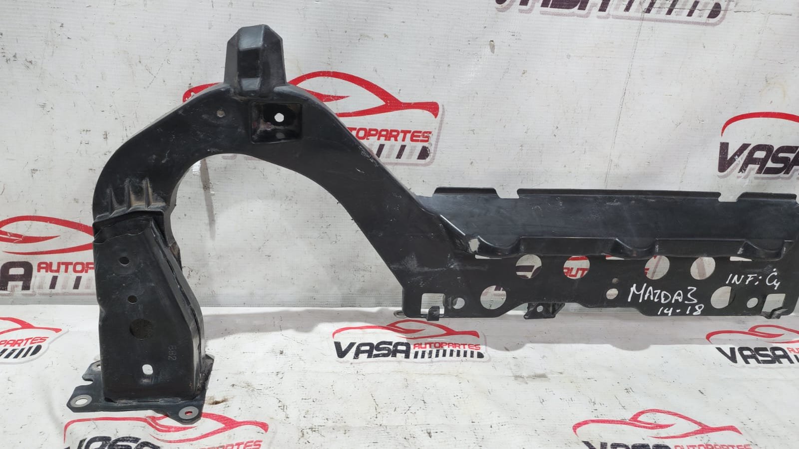 moldura / soporte inferior de fascia tipo w mazda 3 2014–2018 moldura / soporte inferior de fascia tipo w mazda 3 2014–2018