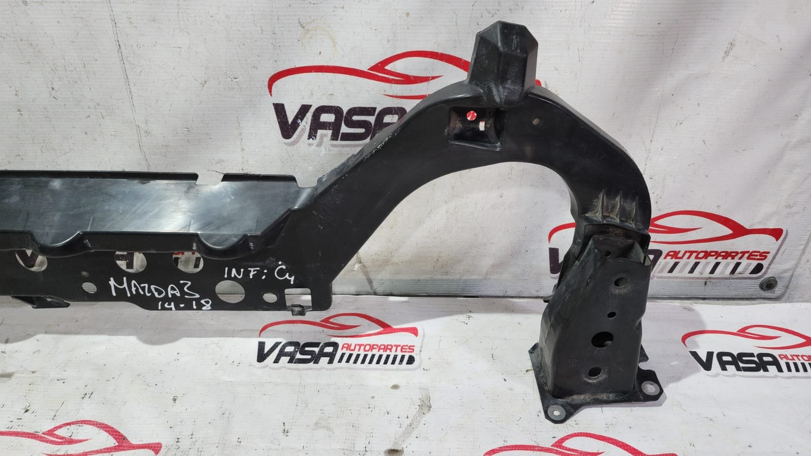 moldura / soporte inferior de fascia tipo w mazda 3 2014–2018 moldura / soporte inferior de fascia tipo w mazda 3 2014–2018