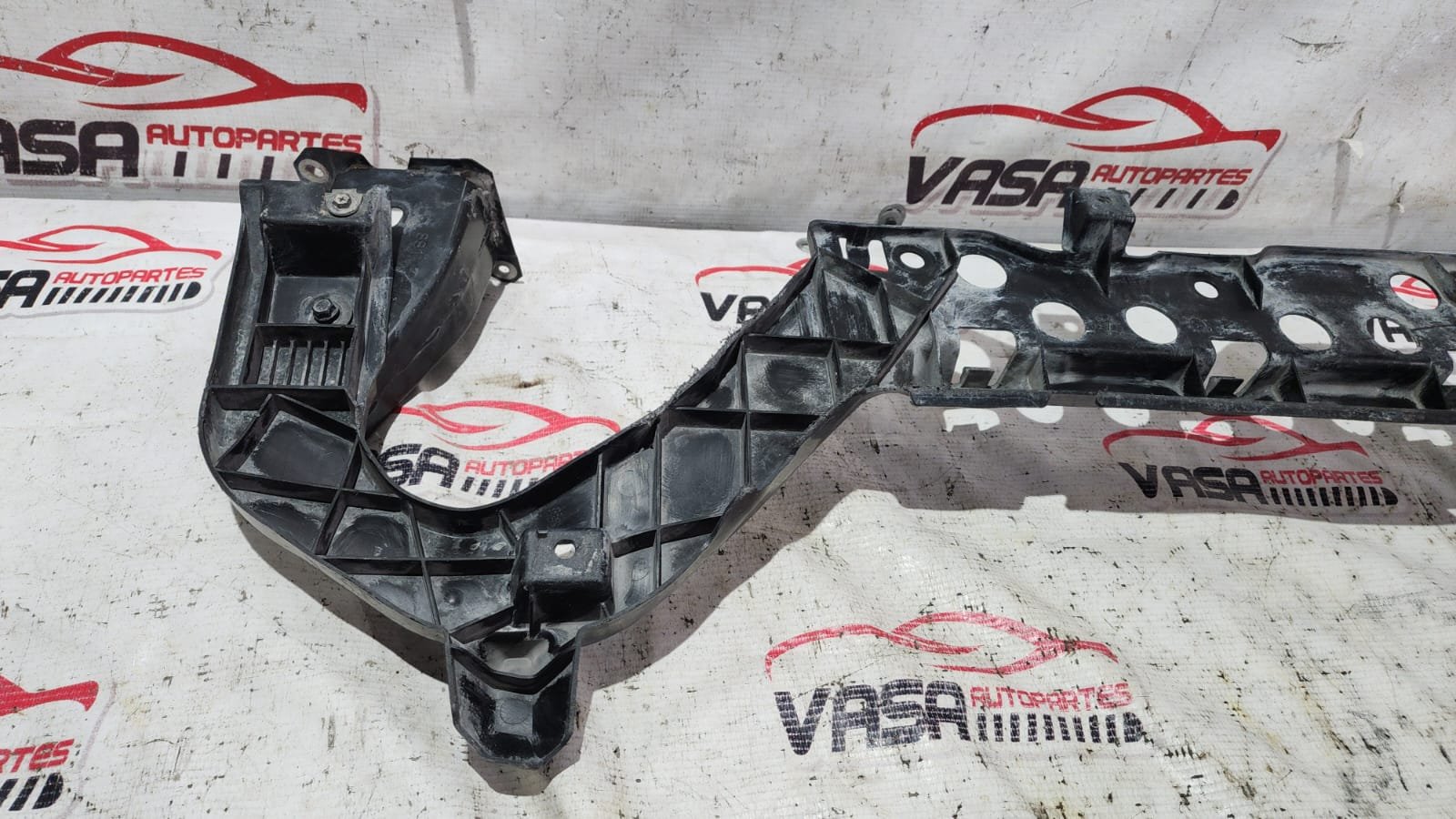moldura / soporte inferior de fascia tipo w mazda 3 2014–2018 moldura / soporte inferior de fascia tipo w mazda 3 2014–2018