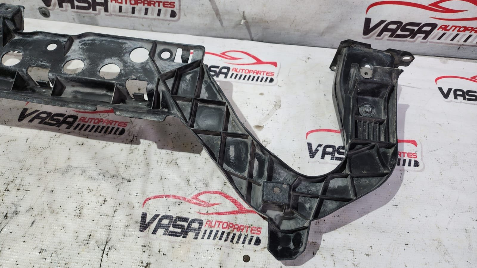 moldura / soporte inferior de fascia tipo w mazda 3 2014–2018 moldura / soporte inferior de fascia tipo w mazda 3 2014–2018