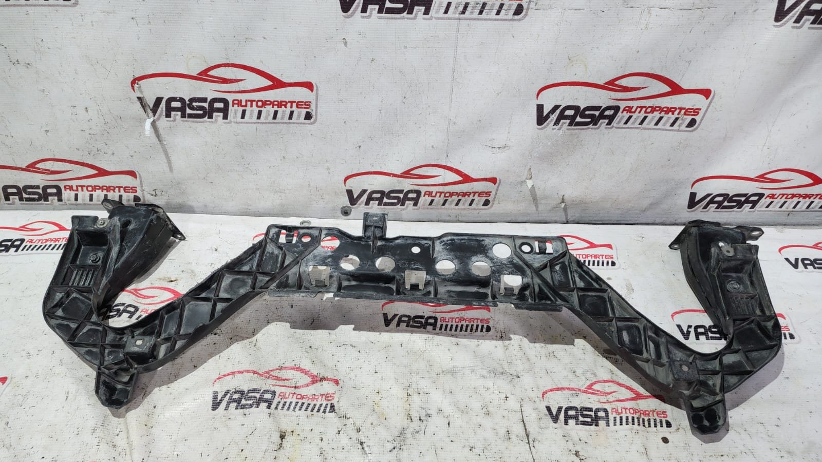 moldura / soporte inferior de fascia tipo w mazda 3 2014–2018 moldura / soporte inferior de fascia tipo w mazda 3 2014–2018