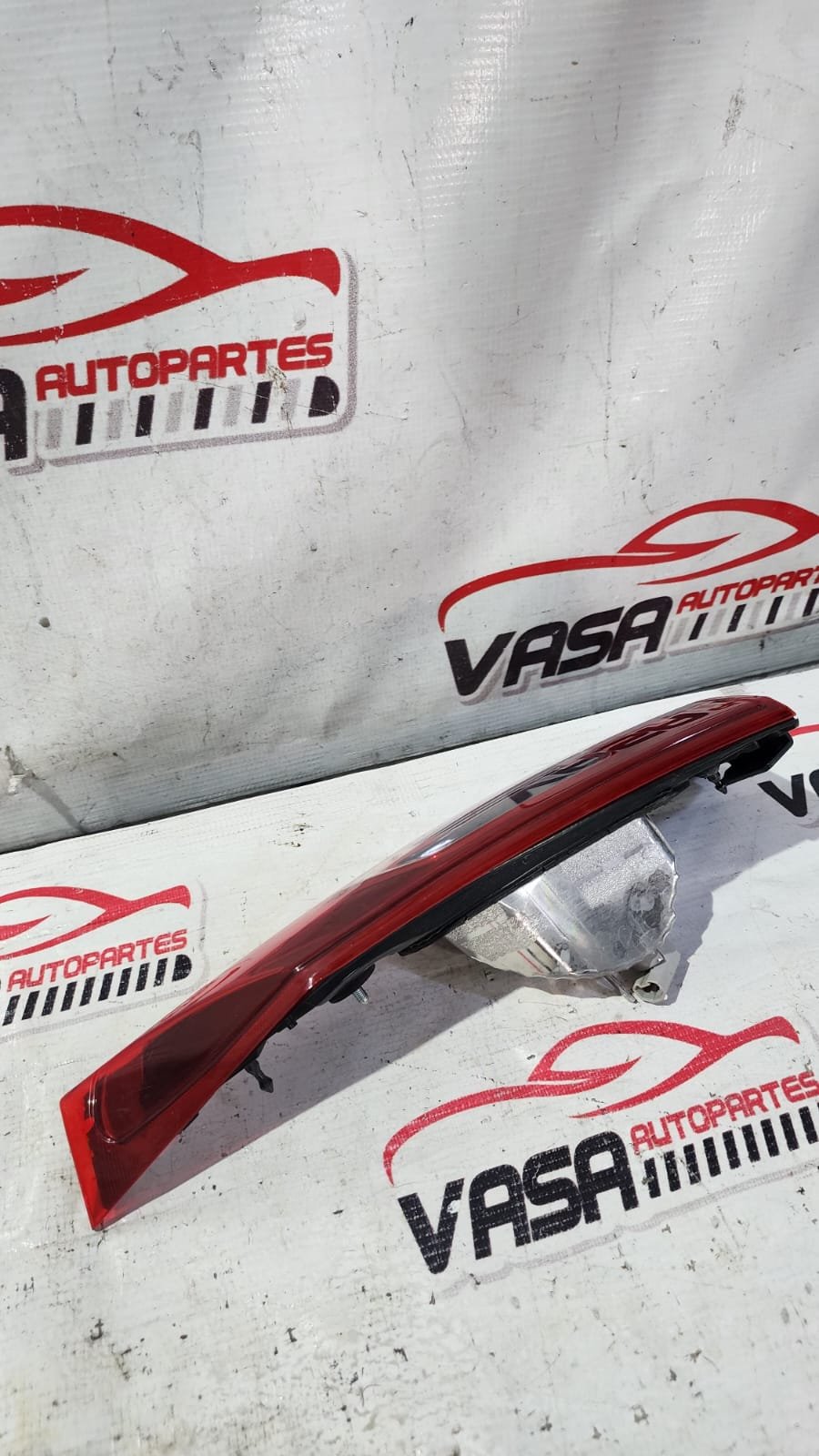 intercalavera derecha mazda 3 sedan 2015–2018 halógena con detalle intercalavera derecha mazda 3 sedan 2015–2018 halógena con detalle