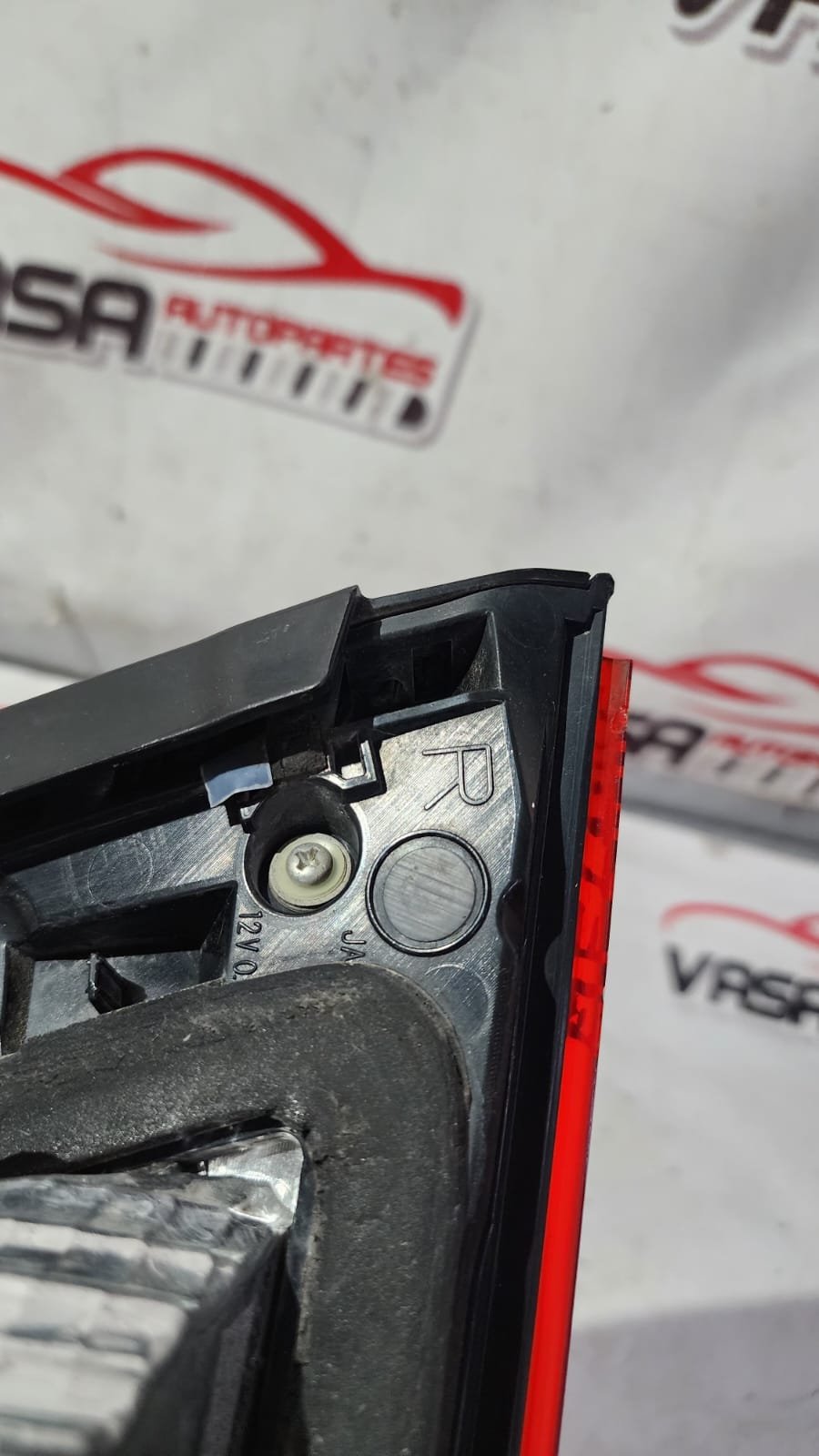 intercalavera derecha mazda 3 sedan 2015–2018 halógena con detalle intercalavera derecha mazda 3 sedan 2015–2018 halógena con detalle