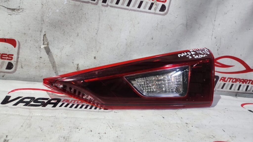 intercalavera derecha mazda 3 sedan 2015–2018 halógena con detalle