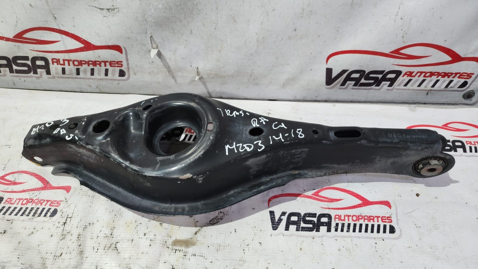 tirante / brazo trasero derecho mazda 3 2014–2018 tirante / brazo trasero derecho mazda 3 2014–2018