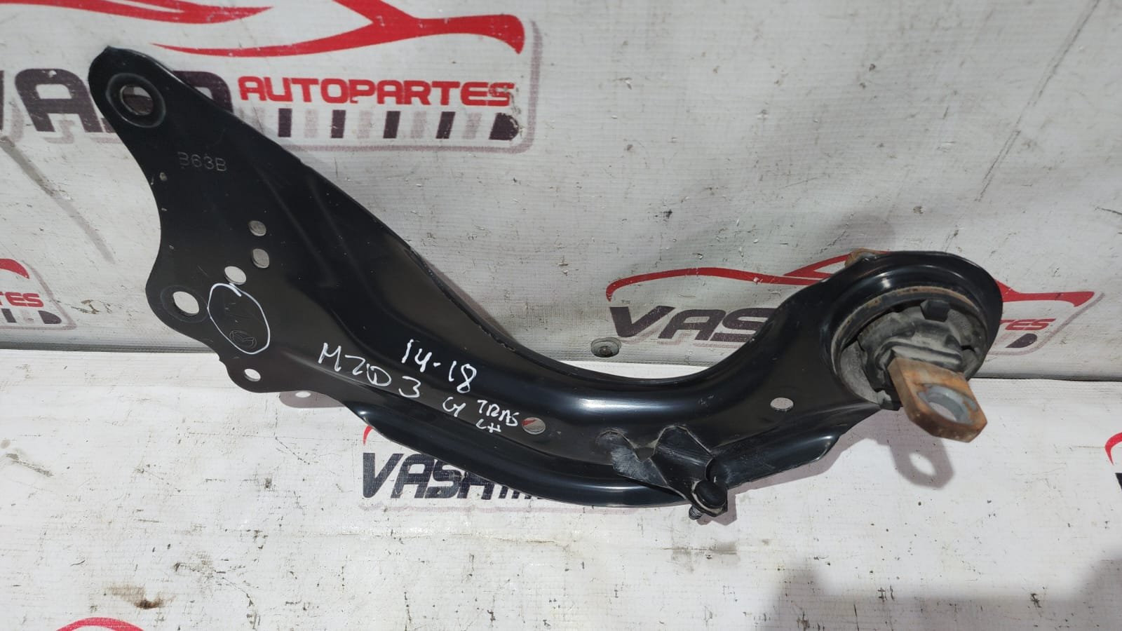 brazo / tirante de suspensión trasera derecho mazda 3 2014–2018 brazo / tirante de suspensión trasera derecho mazda 3 2014–2018